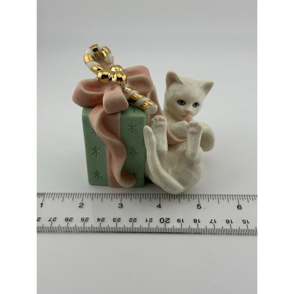 Lenox China "Presently Curious" Cat w/ Holdiay Gift Figurine COA NIB - Picture 9 of 10